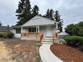 Building Photo - Newly renovated 4 bed 1 bath home in Burien