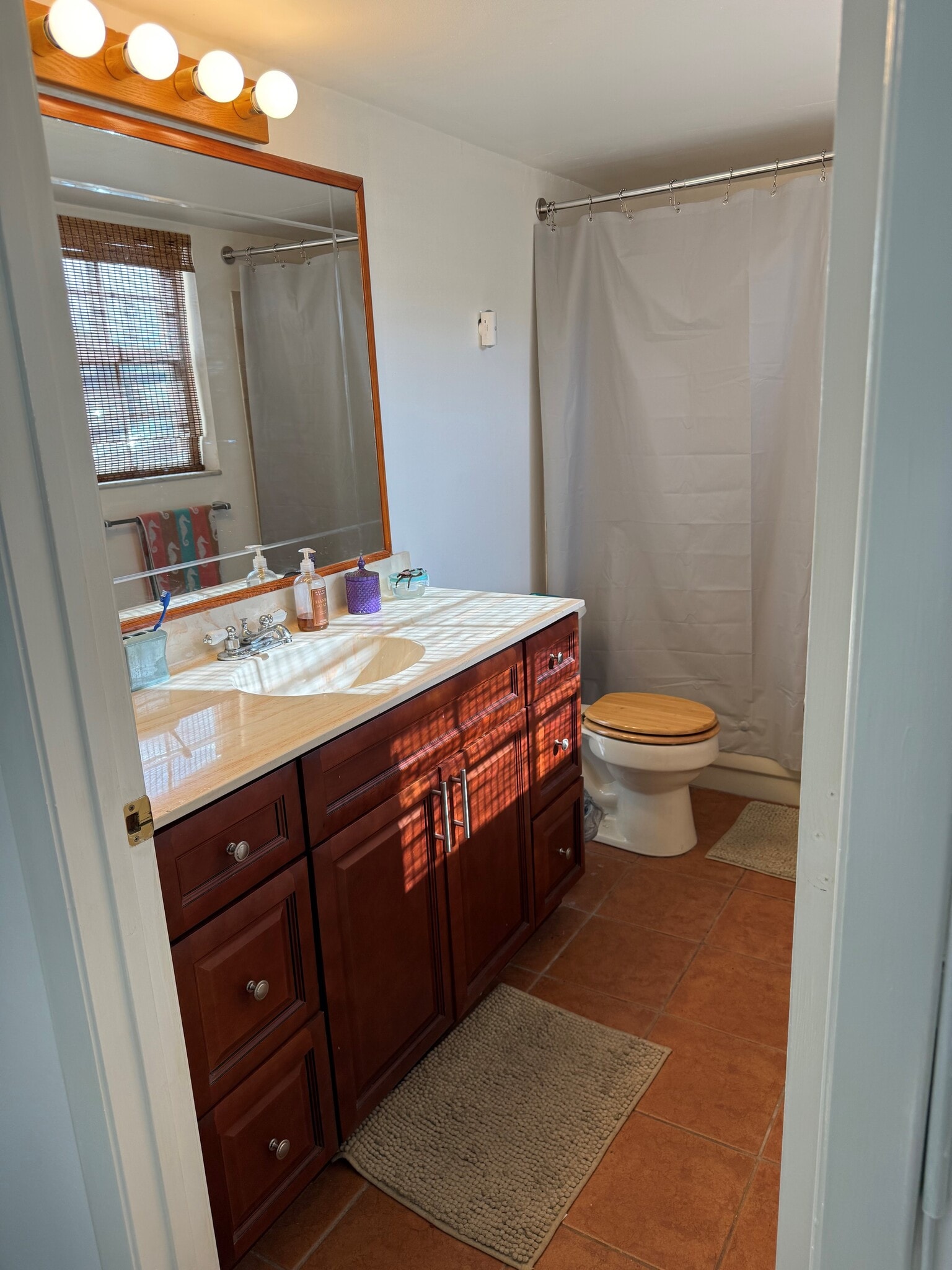 Building Photo - 2069 NE Collins Cir