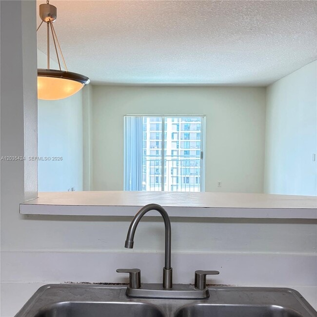 Building Photo - 50 Menores Ave