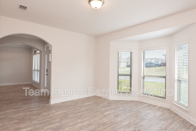Building Photo - 9599 Pebble Stone Dr