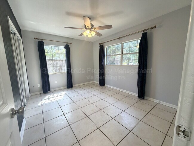 Building Photo - 1947 Summerfield Rd