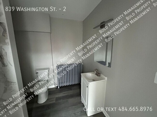 Building Photo - 839 Washington St