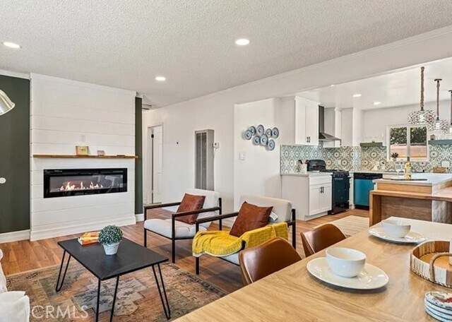 Building Photo - 9925 Redwood Ave