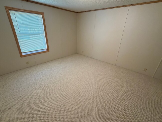 Building Photo - 4664 US-30