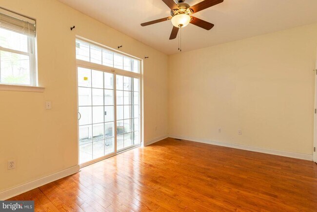 Building Photo - 1017 Dorrance St