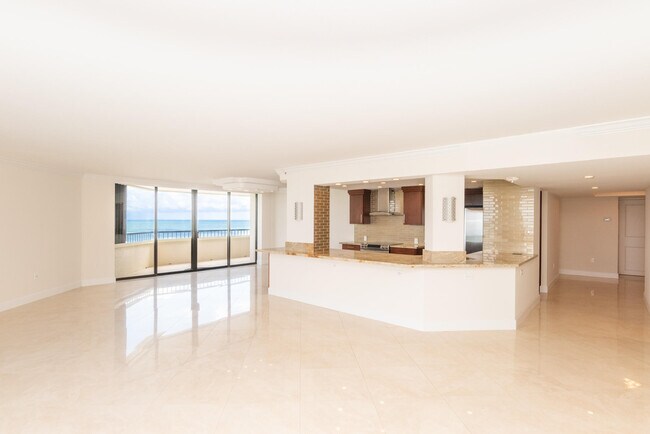 Building Photo - 5070 N Ocean Dr