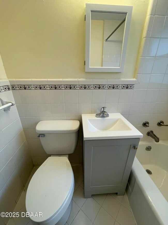 Building Photo - 525 Tarragona Way