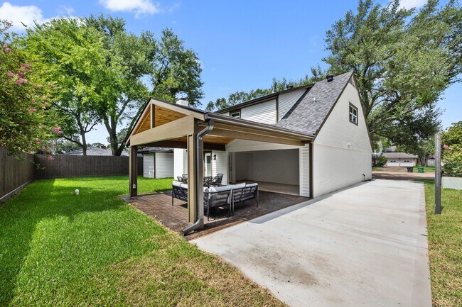 Building Photo - 2830 Triway Ln