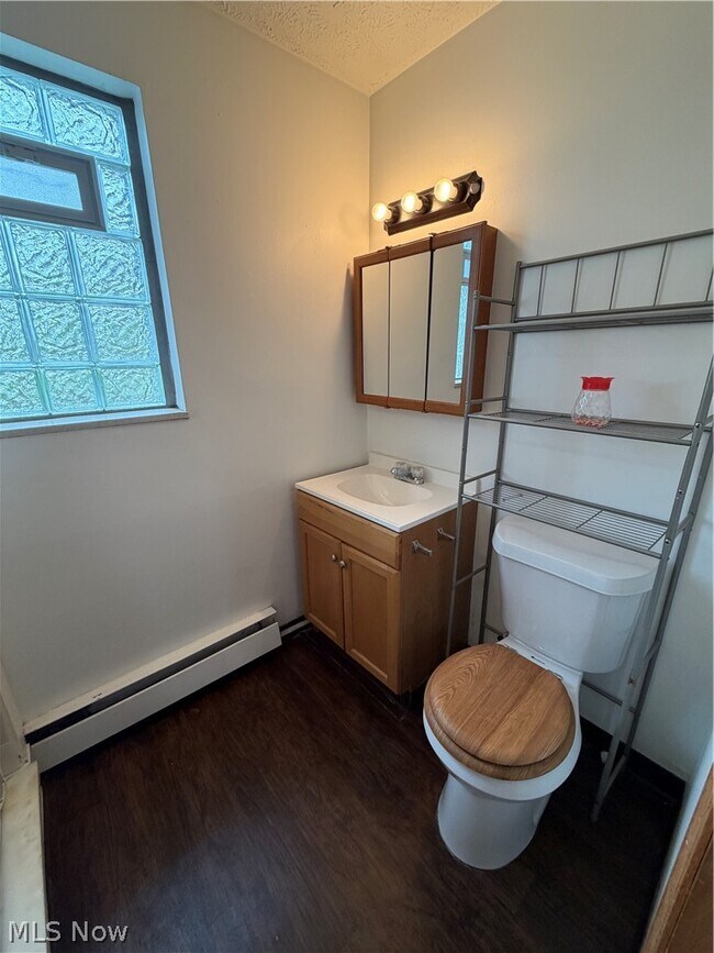 Building Photo - 21 Wayne St SE