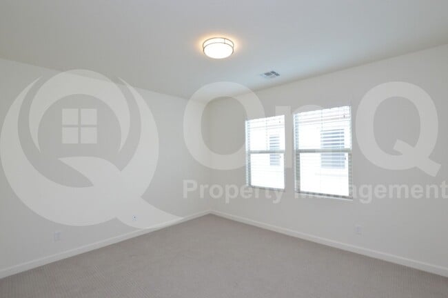Building Photo - 953 W Yellowstone Way