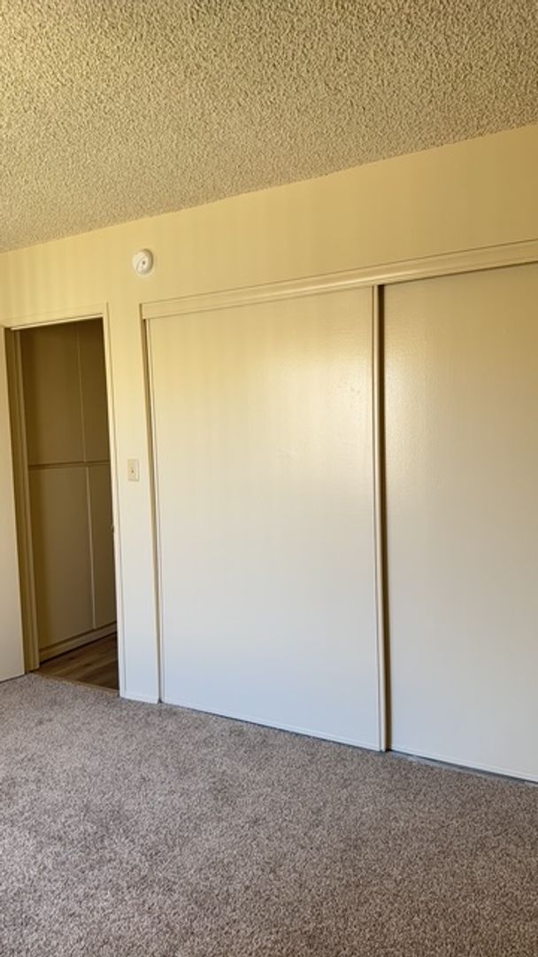 Building Photo - Large 2 bedroom + 1 bath upstairs unit.