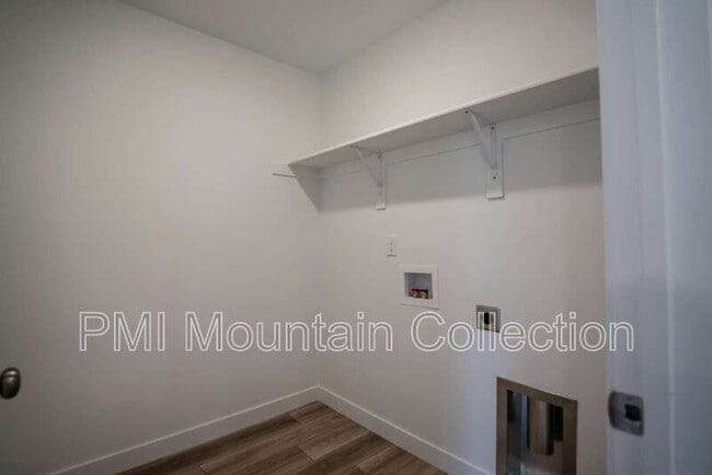 Building Photo - 2484 Wildwood Ln