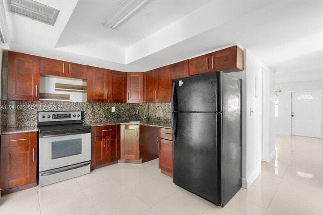 Building Photo - 3805 SW 54th Ave