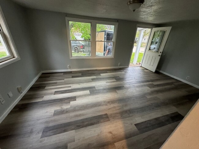 Building Photo - Cute 2 Bedroom 1 Bathroom House ** SPRING ...