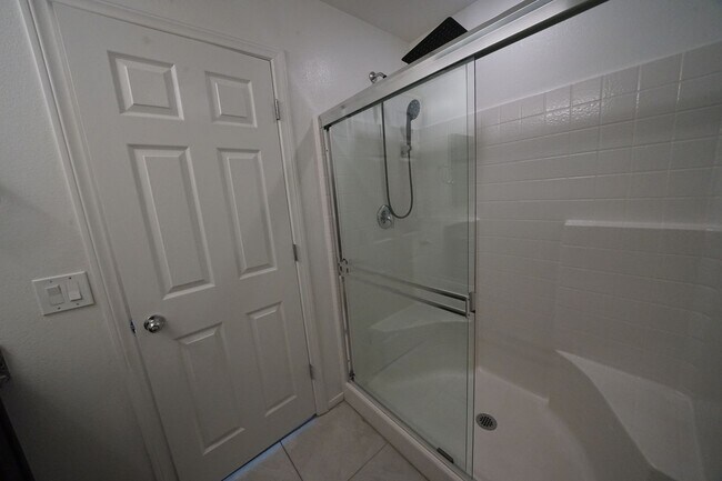 Building Photo - Showings Available Now