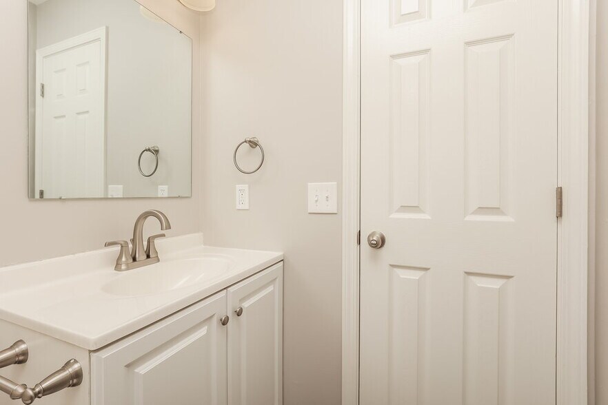 Building Photo - 2718 Lincoya Dr