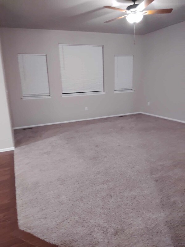 Building Photo - 704 Finch Dr