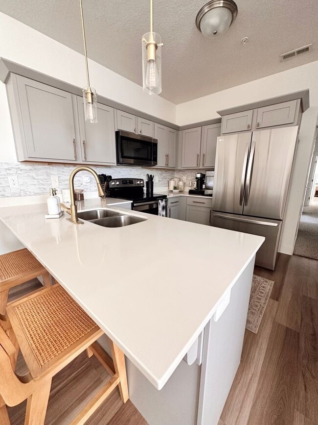 Building Photo - Pet Friendly 3-Bedroom Condo! Get $500 Off on the first month Rent if signed and move in by March 1s