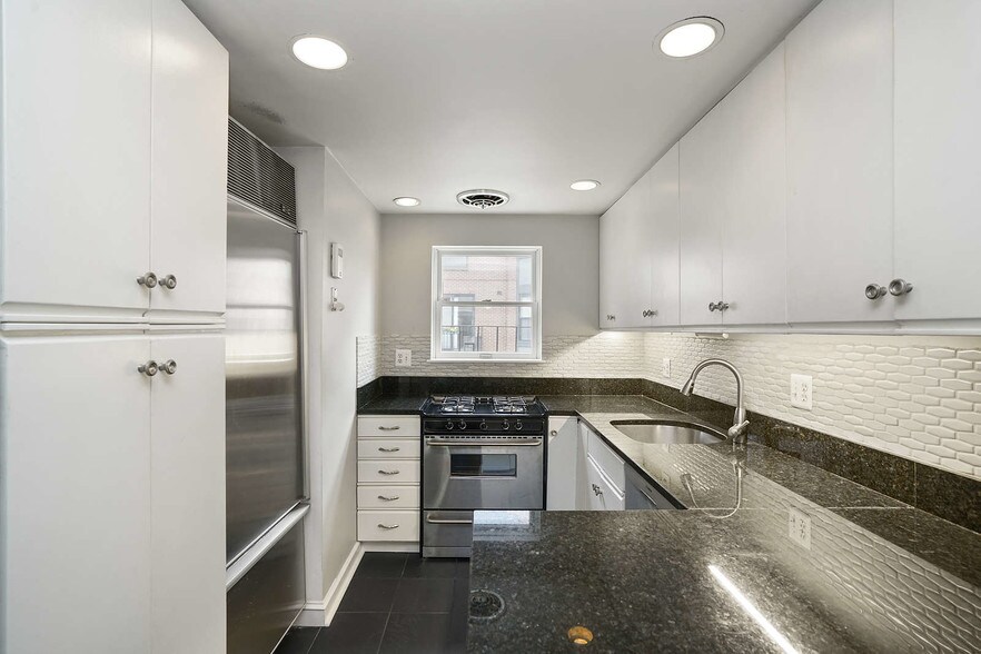 Building Photo - 16 Follen St