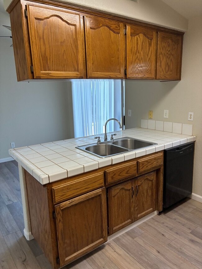 Building Photo - 3 Bedroom 2 Bath Home