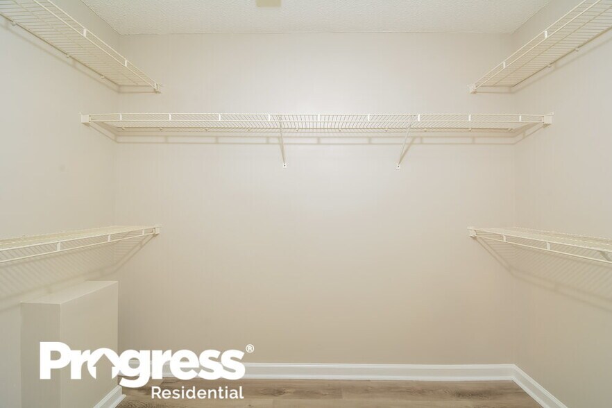 Building Photo - 121 Westonridge Run