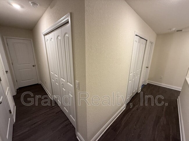 Building Photo - 4423 Village Oak Ln