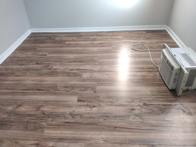 Building Photo - 295 Center St