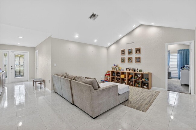 Building Photo - 10065 Camelback Ln