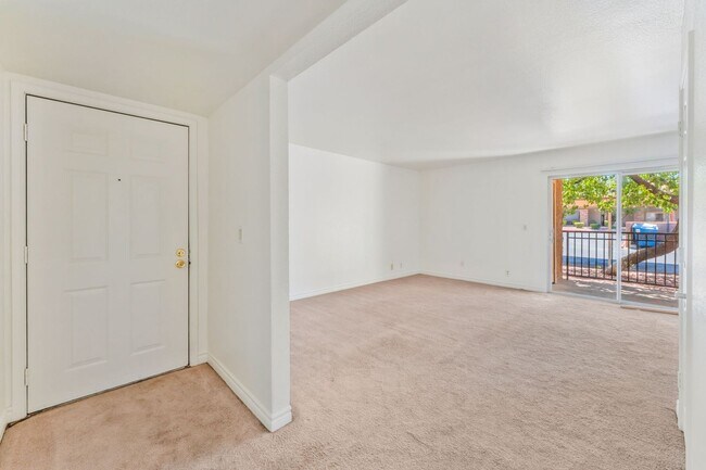 Building Photo - 4360 Sandy River Dr