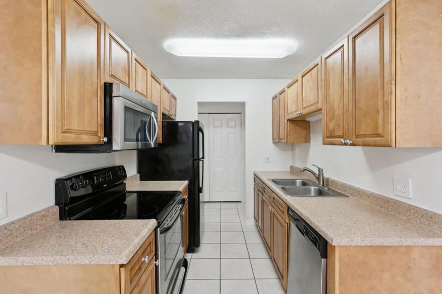 Building Photo - 1695 Lee Rd