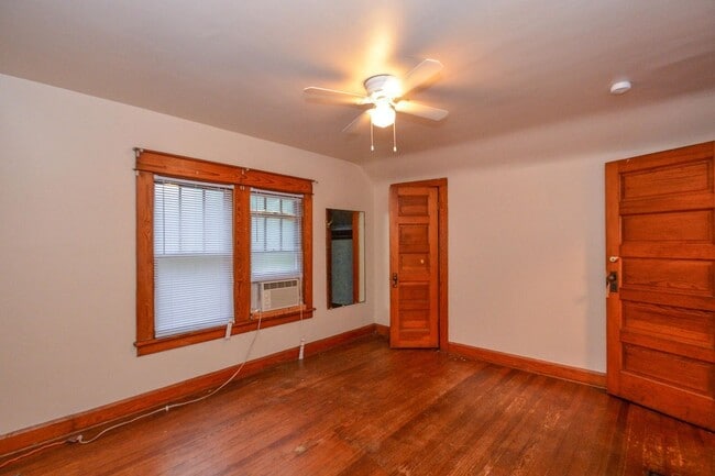 Building Photo - 209 E 12th St