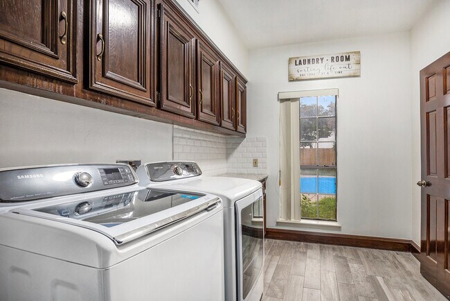 Building Photo - 15106 Dawnbrook Dr