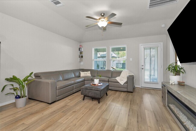 Building Photo - 18544 Meadow Point Ln