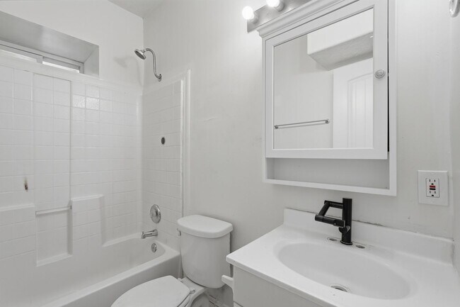 Building Photo - 541 27th St