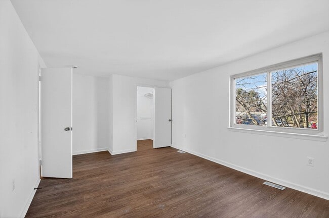 Building Photo - 4 Bed 3.5 Bath in Gaithersburg