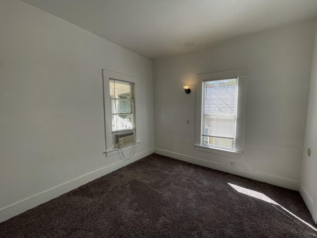 Building Photo - 960 Salem St