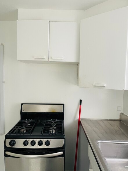 Kitchen - 7934 Forrest Ave