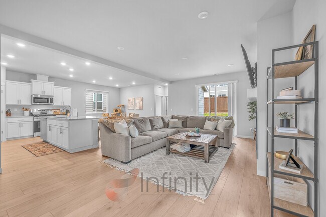 Building Photo - 8943 SW Vermillion Dr