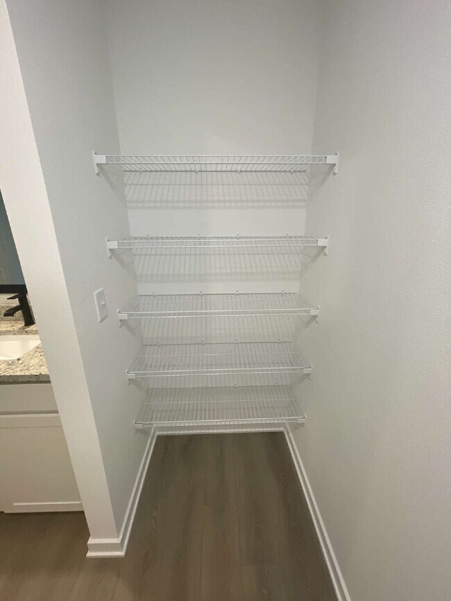 Building Photo - 1270 Ahoy Ave