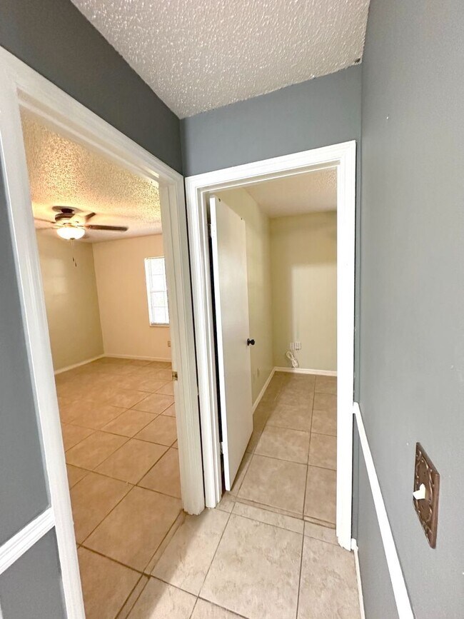 Building Photo - Charming 3-Bedroom Pool Home on a Quiet Cul-de-Sac in Rosemont