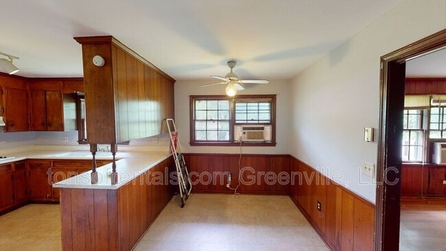 Building Photo - 20 Blakely Ave