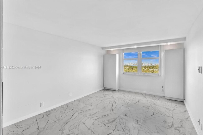 Building Photo - 6770 Indian Creek Dr