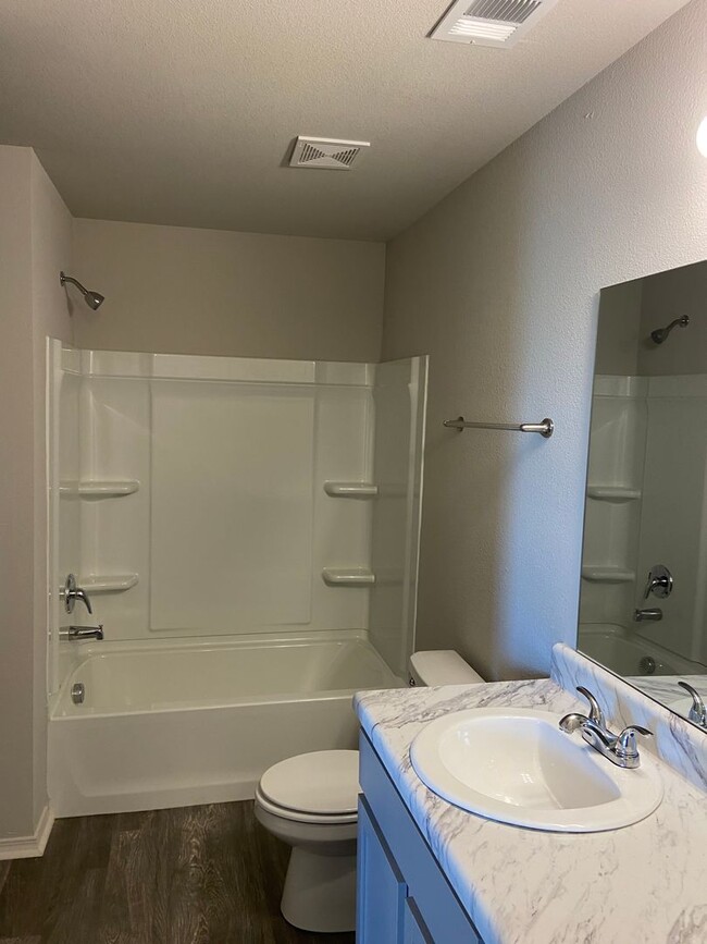 Building Photo - *Pre-leasing* Three Bedroom | Two Bath Hom...