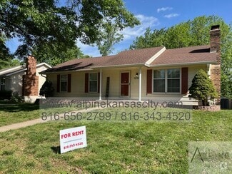 Building Photo - Spacious Parkville Ranch