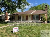 Building Photo - Spacious Parkville Ranch