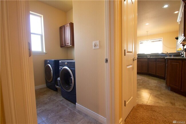 Building Photo - 523 N Paxson Dr