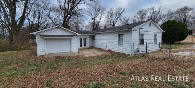 Building Photo - 519 S 81 St