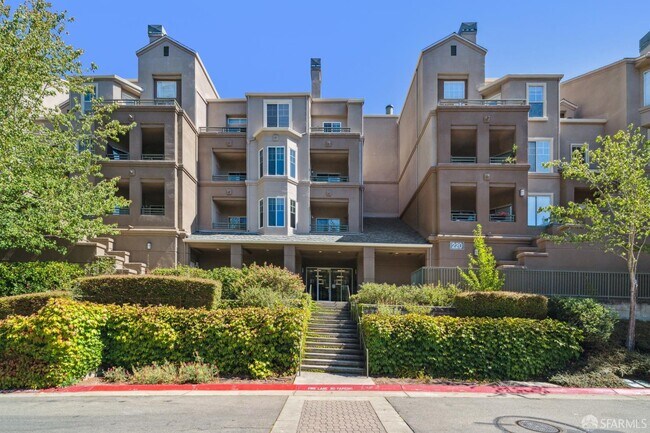 Building Photo - 220 Caldecott Ln