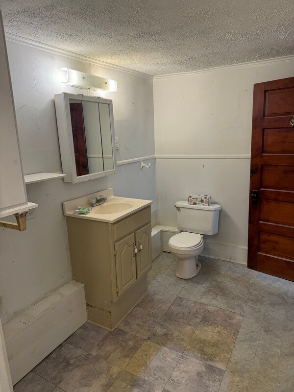 Building Photo - 10 E Church St