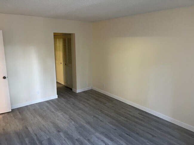 Building Photo - 203 Foxtail Dr